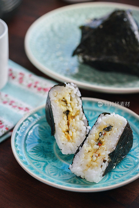 Onigiri (Omusubi) おにぎり